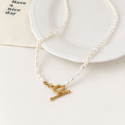 Close-up of freshwater pearls and 18k gold-plated stainless steel toggle clasp.