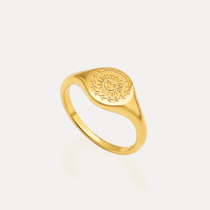 18k gold-plated stainless steel signet ring with engraved sun motif